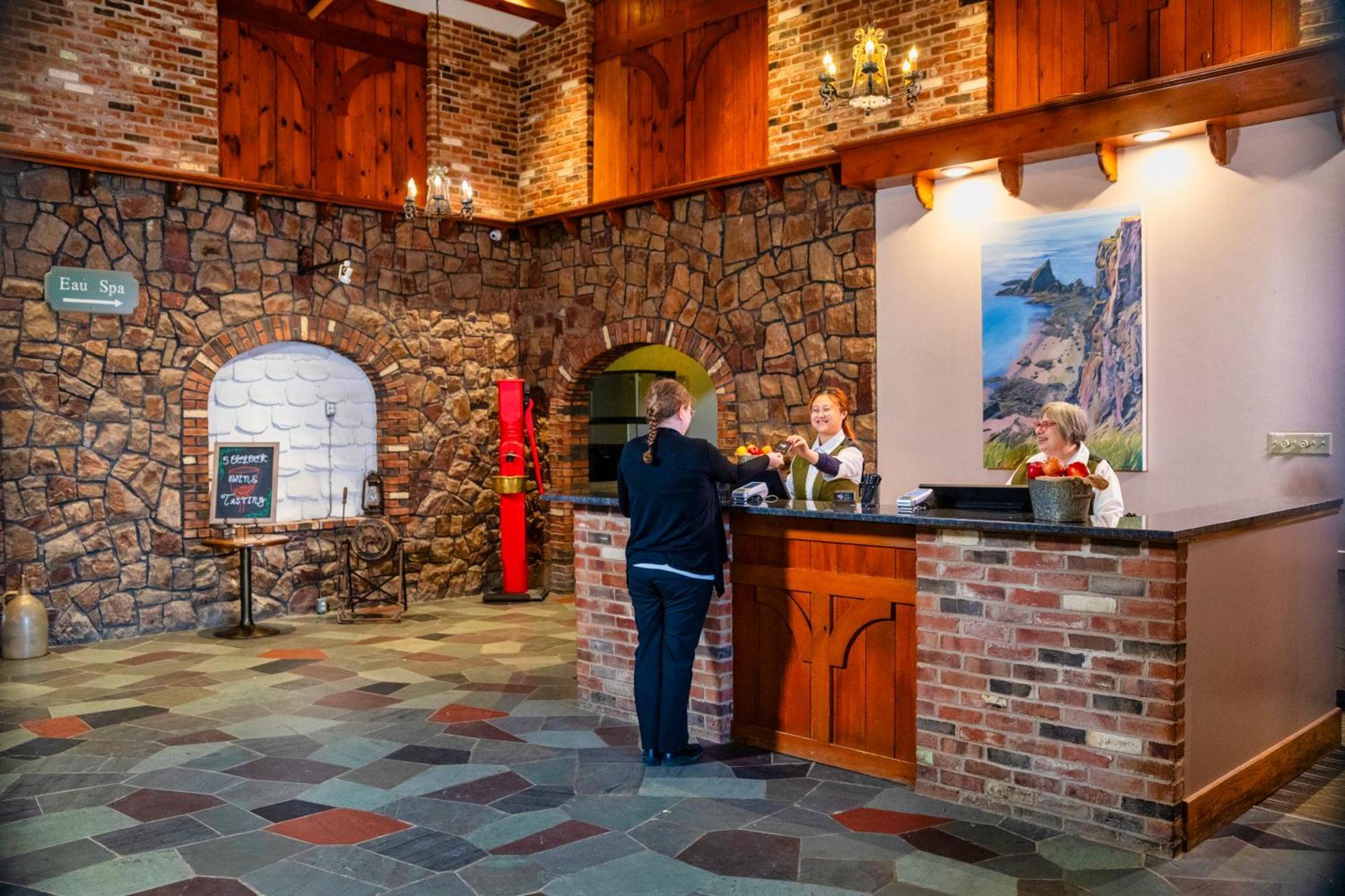 Old Orchard Inn Вулфвилл Экстерьер фото