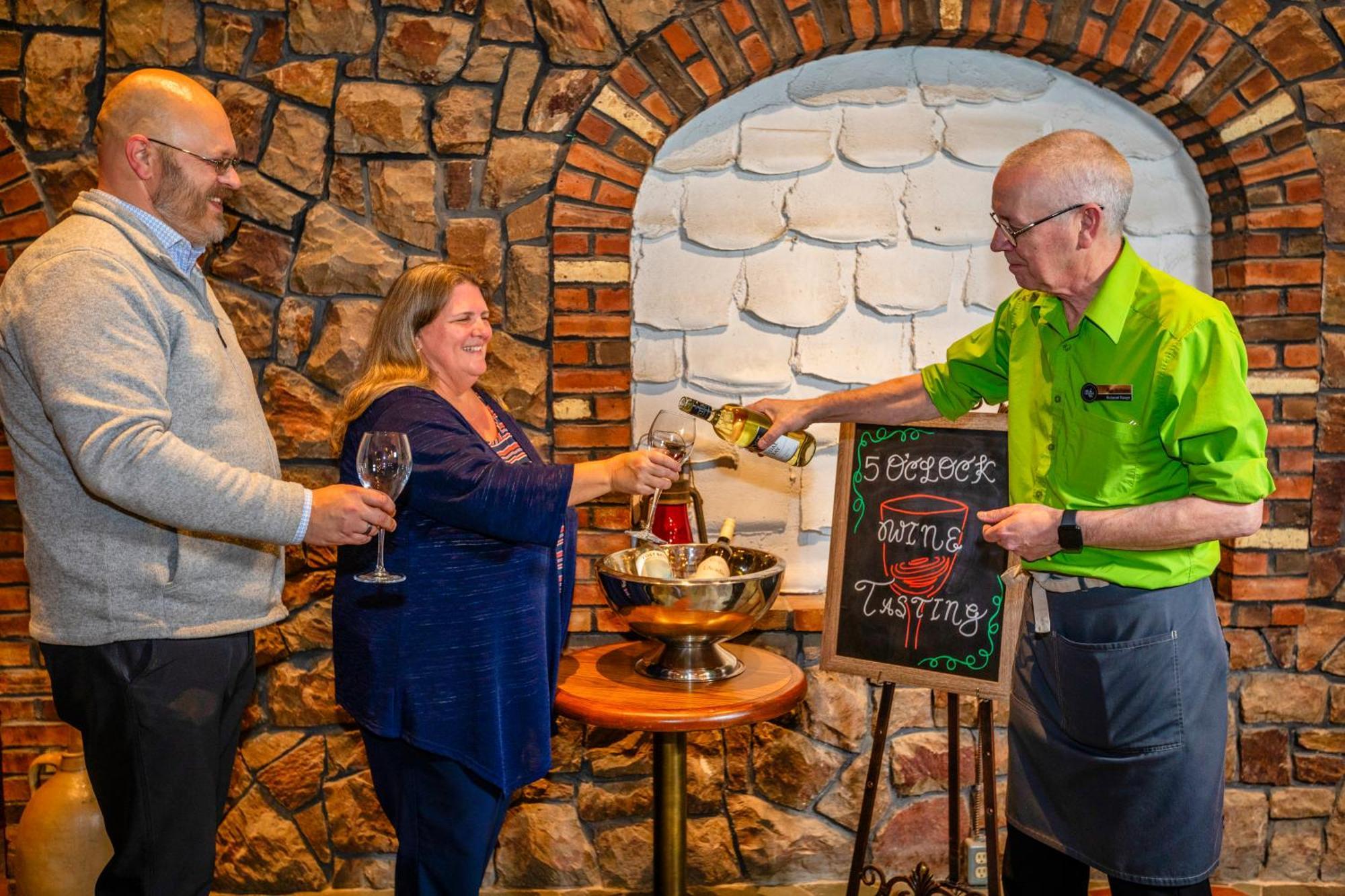 Old Orchard Inn Вулфвилл Экстерьер фото