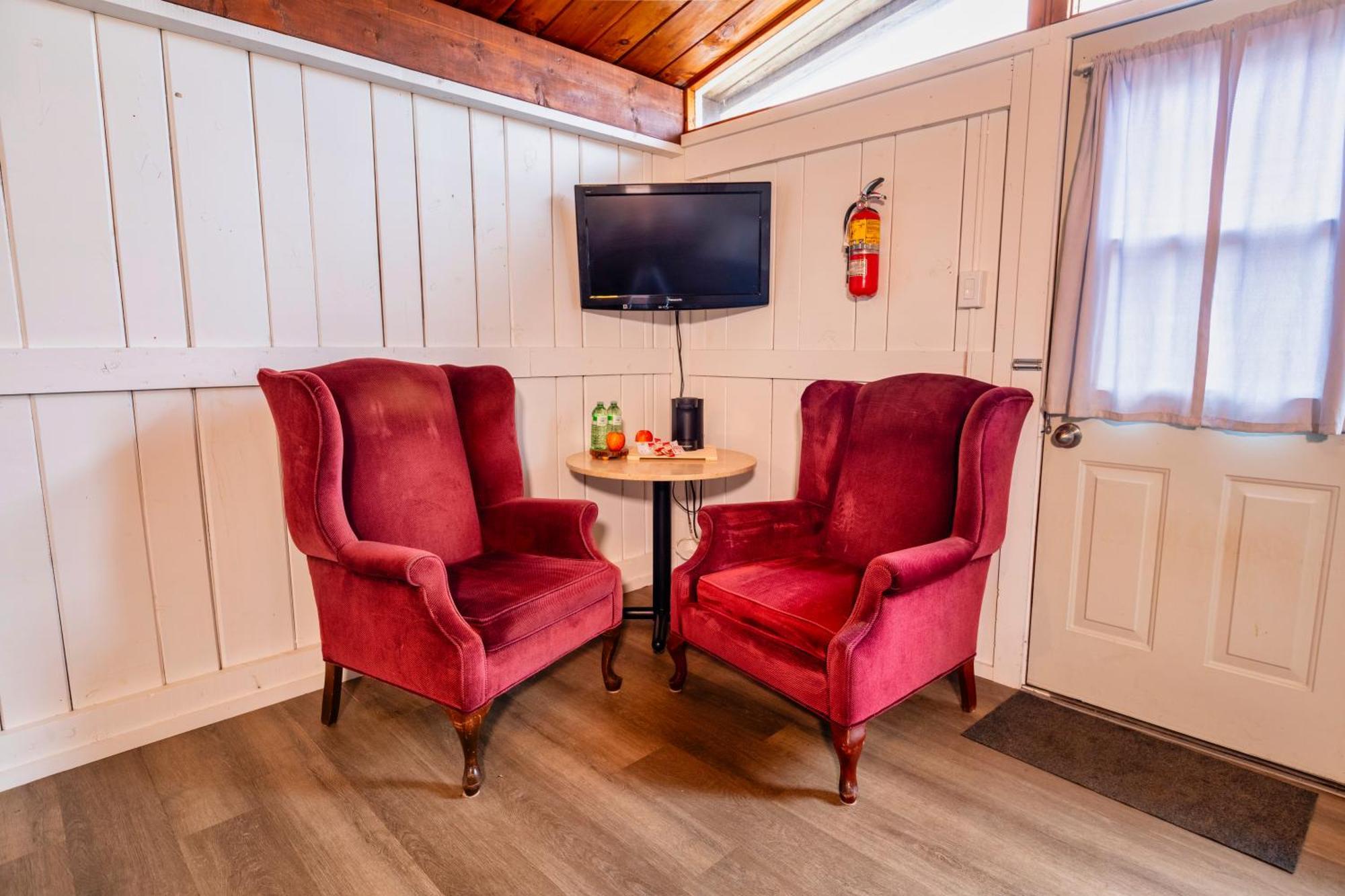 Old Orchard Inn Вулфвилл Экстерьер фото