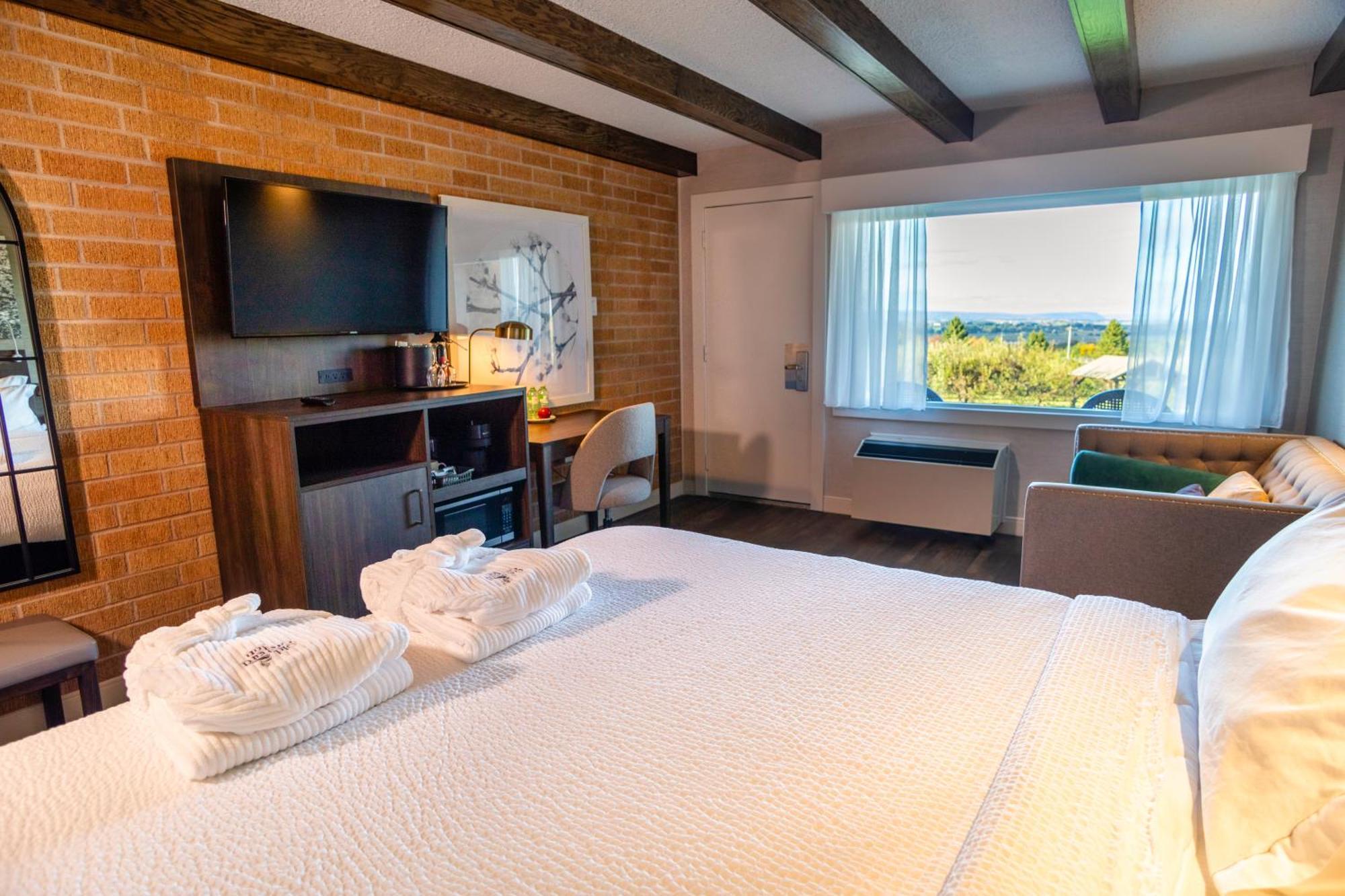 Old Orchard Inn Вулфвилл Экстерьер фото