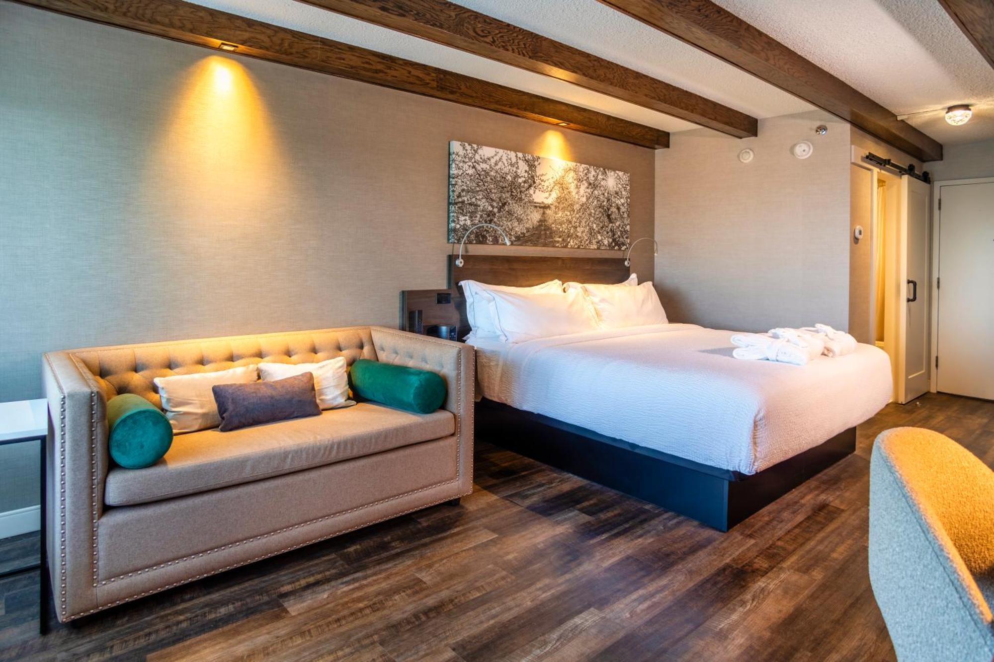 Old Orchard Inn Вулфвилл Экстерьер фото