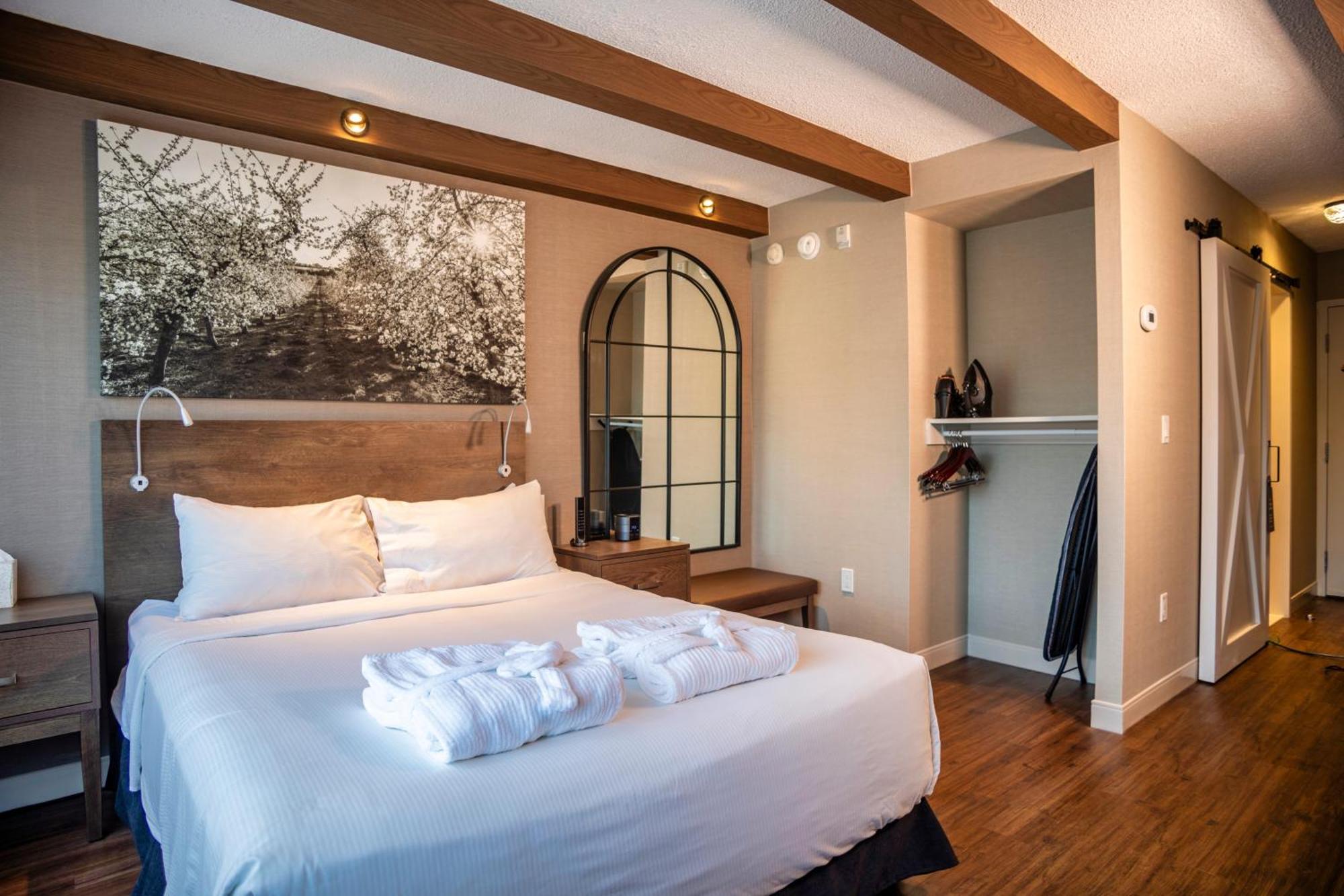 Old Orchard Inn Вулфвилл Экстерьер фото