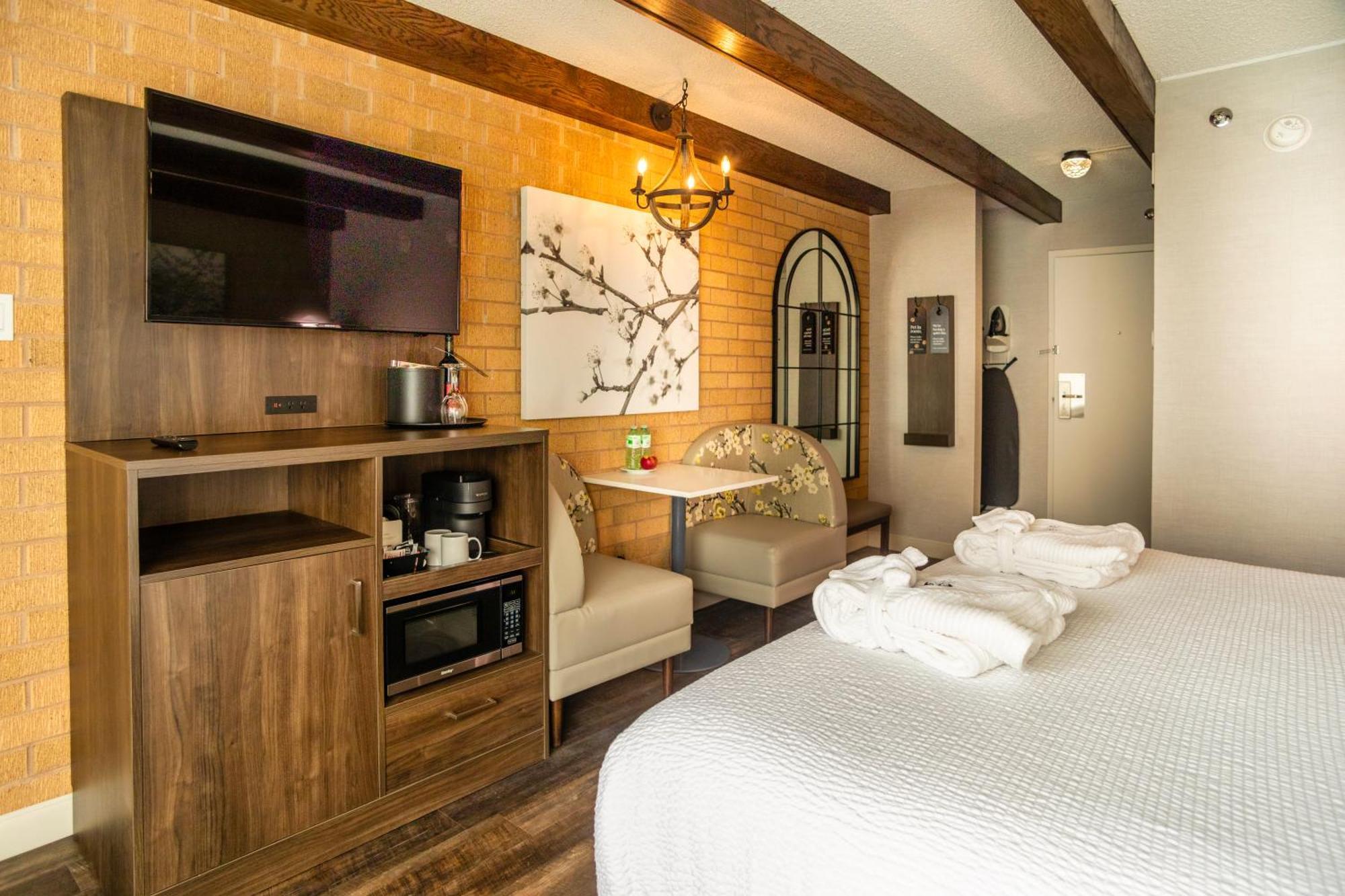 Old Orchard Inn Вулфвилл Экстерьер фото